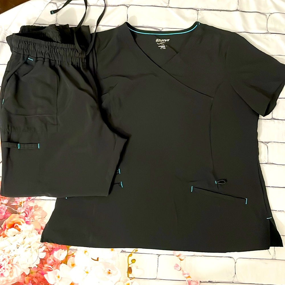 Scrubs pant and shirt. Assorted colors.